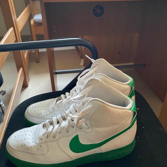 Air Force 1’s High Rare Green - Picture 2 of 3